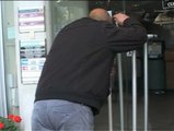 Los bancos chipriotas siguen cerrados por temor a la fuga de ahorros
