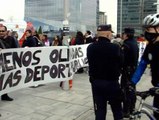 Protesta de funcionarios a las puertas del hotel del COI