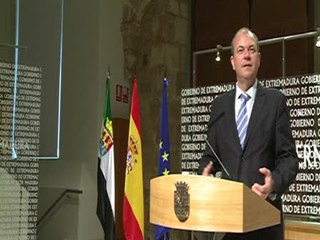 Monago: "No nos vamos a quedar sin Caja Rural"