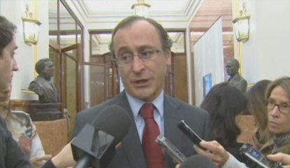 Alonso asegura que el Gobierno lleva un año "intentando cambiar la Ley sobre desahucios"