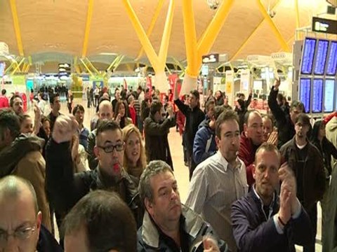 La T4 de Barajas vive el segundo día de huelga de Iberia
