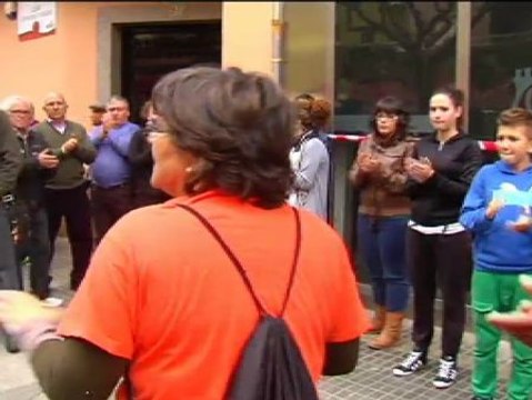 Continúa en estado muy grave la mujer que se quemó ayer a lo bonzo en una sucursal