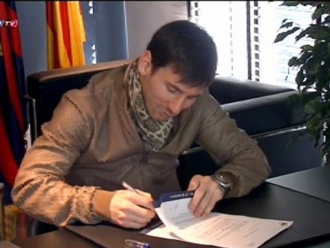 Messi amplía contrato con el Barça hasta 2018