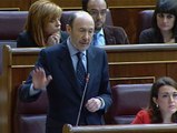 Rubalcaba pide a Rajoy que dimita