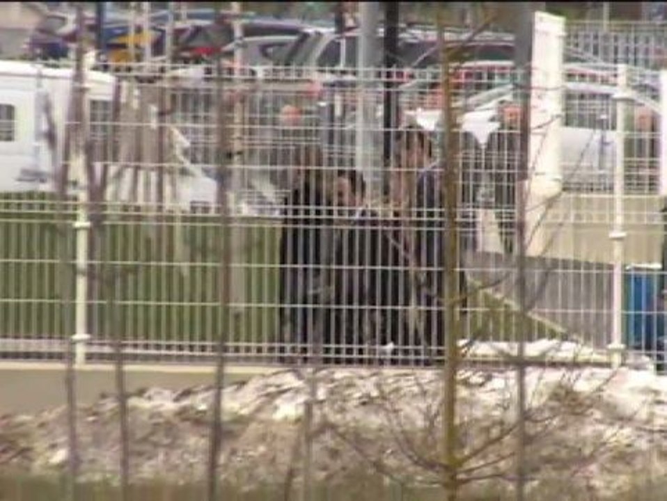 Los Príncipes de Asturias inauguran las instalaciones de una lavandería