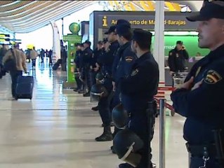 DESPLIEGUE POLICIAL EN BARAJAS POR LA HUELGA