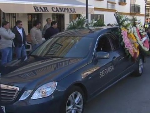 El Ayuntamiento de Barcelona estudia incluir a los voluntarios que reparten comida en la plaza de Canaletas en su red municipal.