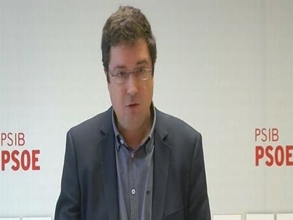PSOE: "Rajoy está atado con correa a Bárcenas"