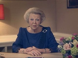 Abdica la reina Beatriz de Holanda