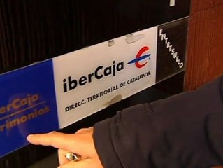 Protesta ante una sucursal para pedir la dación en pago