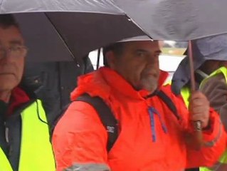 Los trabajadores de Roca marchan a pie hasta el parlamento andaluz