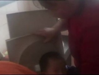Liberan a una niña china atrapada en la lavadora