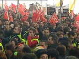 Miles de trabajadores de Iberia invaden la T4 de Barajas