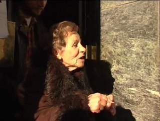 Continúa la presión popular para evitar el desahucio de Aurelia