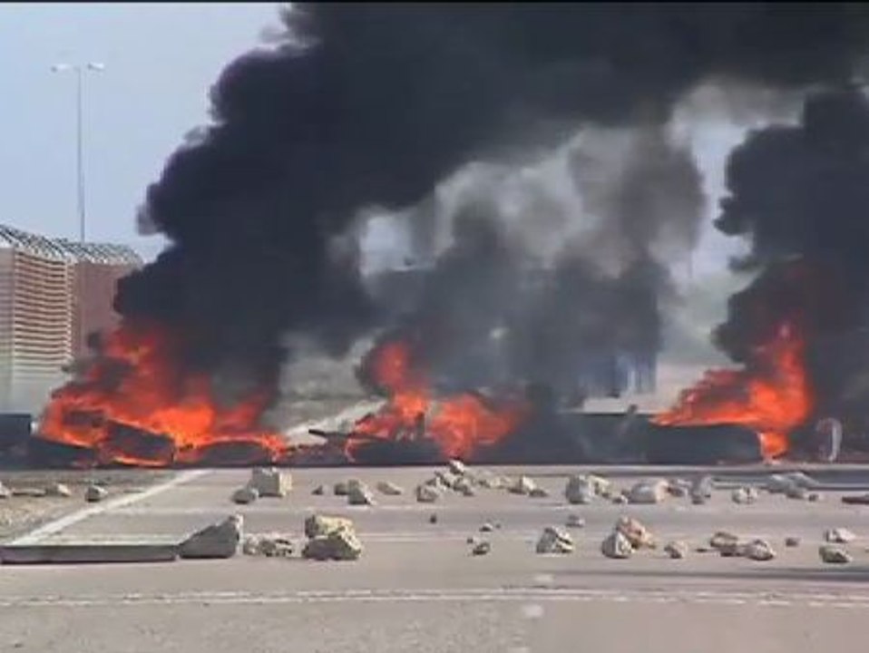Los trabajadores de los astilleros vuelven a las movilizaciones y cortan el puente Carranza