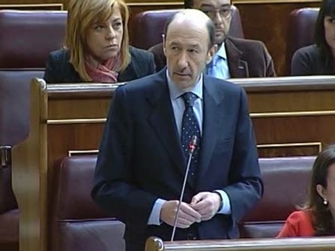 Rubalcaba pide la dimisión a Mariano Rajoy