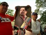 Cientos de personas celebran el regreso de Chávez a Venezuela