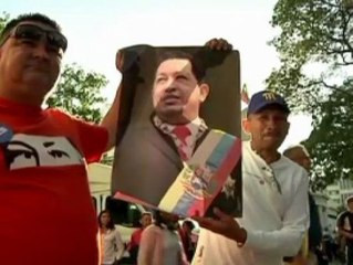 Cientos de personas celebran el regreso de Chávez a Venezuela