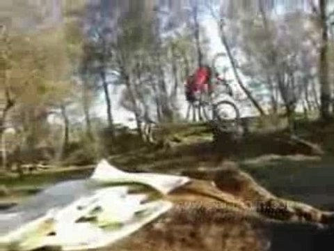 velo : un gars qui se faire du velo