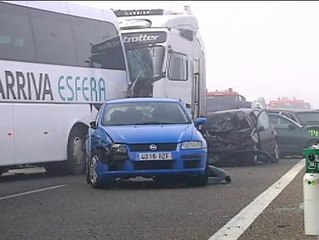Un muerto y más de 30 heridos en un accidente múltiple en Lleida