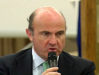 De Guindos: "Nadie puede evitar que haya garbanzos negros o manzanas podridas"