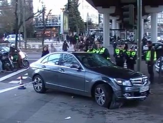 Arrolla a dos peatones en un despiste