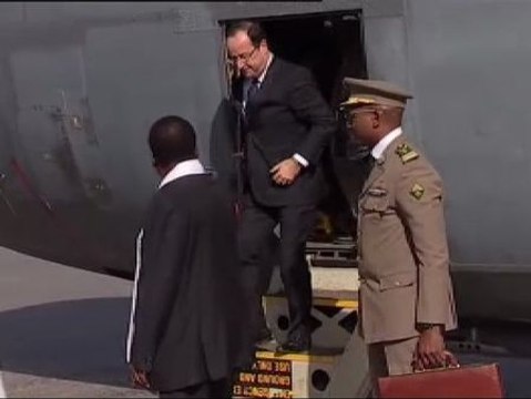 Hollande llega a Mali para apoyar a las tropas francesas