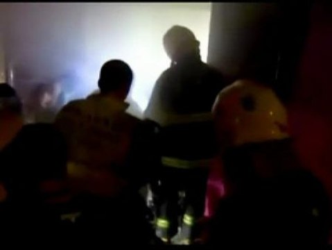 Así trataron de sofocar las llamas los bomberos en la discoteca Kiss