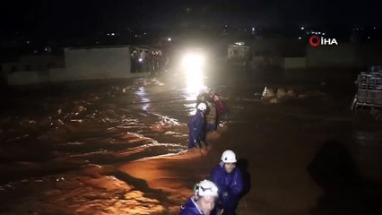 - İdlib’de Mülteci Kaplarını Sel Bastı- Çalışmalarda 5 Kişi Kurtarıldı