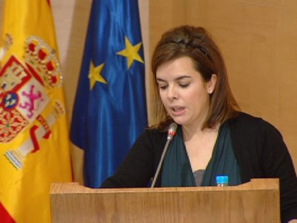 Soraya Sáenz de Santamaría recurre al sentimentalismo para explicar el Fondo de Alquiler Social