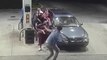 4 jeunes fêtards se font attaquer par un homme a main armée dans une station essence