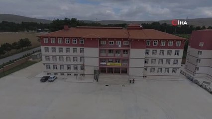 Liseliler Okulda Tavuk Yetiştiriyor