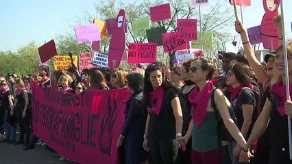 À Vérone, des milliers de femmes fustigent les thèses "rétrogrades" du Congrès mondial des familles