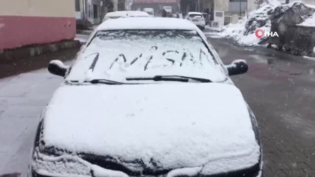 Karlıova Nisan'a da Kar Yağışı ile Girdi