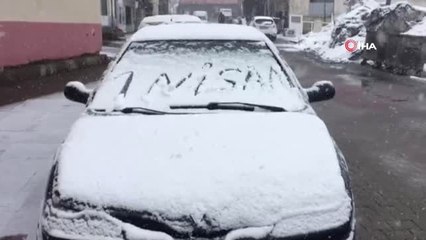 Karlıova Nisan'a da Kar Yağışı ile Girdi