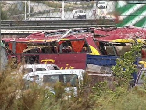 La Guardia Civil investiga si las huellas de la calzada del accidente son de frenada