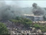 Miles de personas queman el Parlamento en Burkina Faso