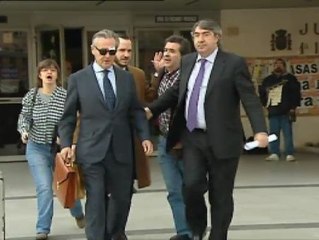 Con las tarjetas opacas se pagaron safaris, vinos y mobiliario