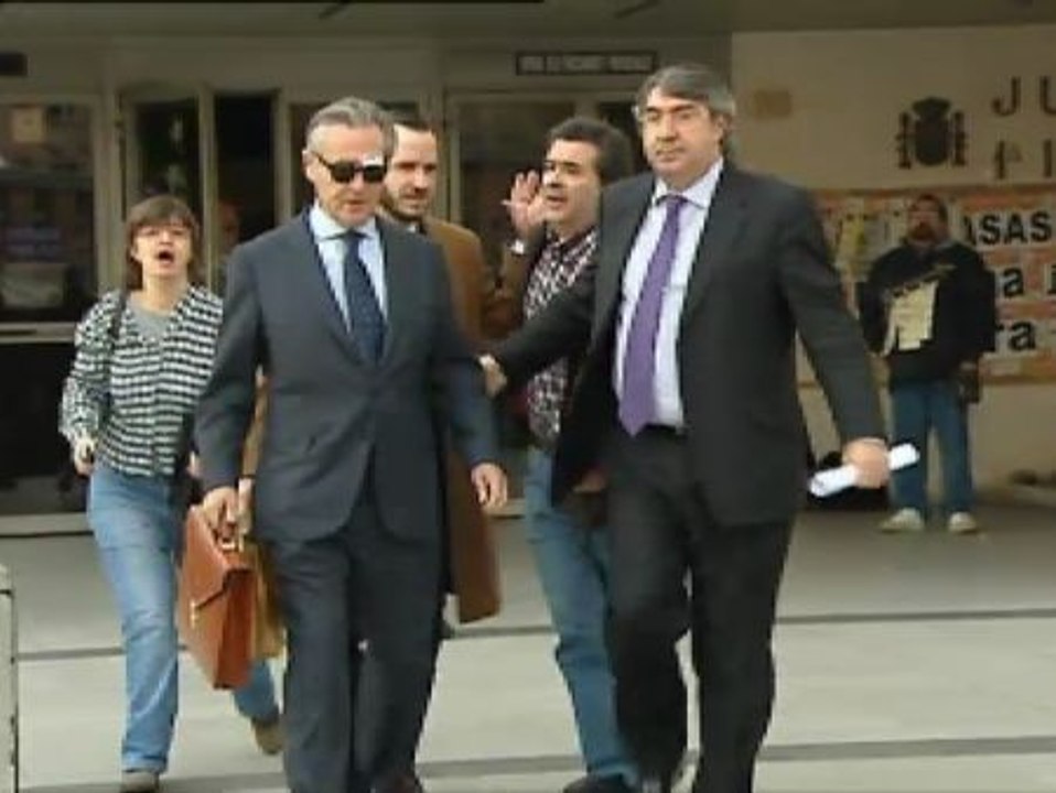 Con las tarjetas opacas se pagaron safaris, vinos y mobiliario