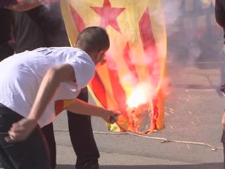 Unos 200 ultras se manifiestan en Montjuïc en defensa de "la unidad de España"