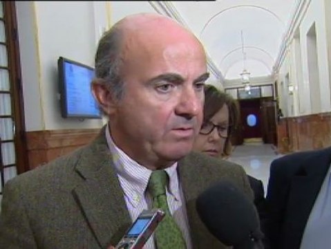 De Guindos niega haber avisado a Rato sobre las tarjetas opacas