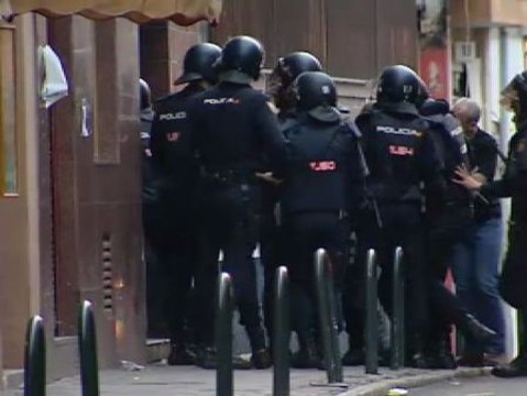 Desalojan la casa 'okupada' por neonazis en Tetuán