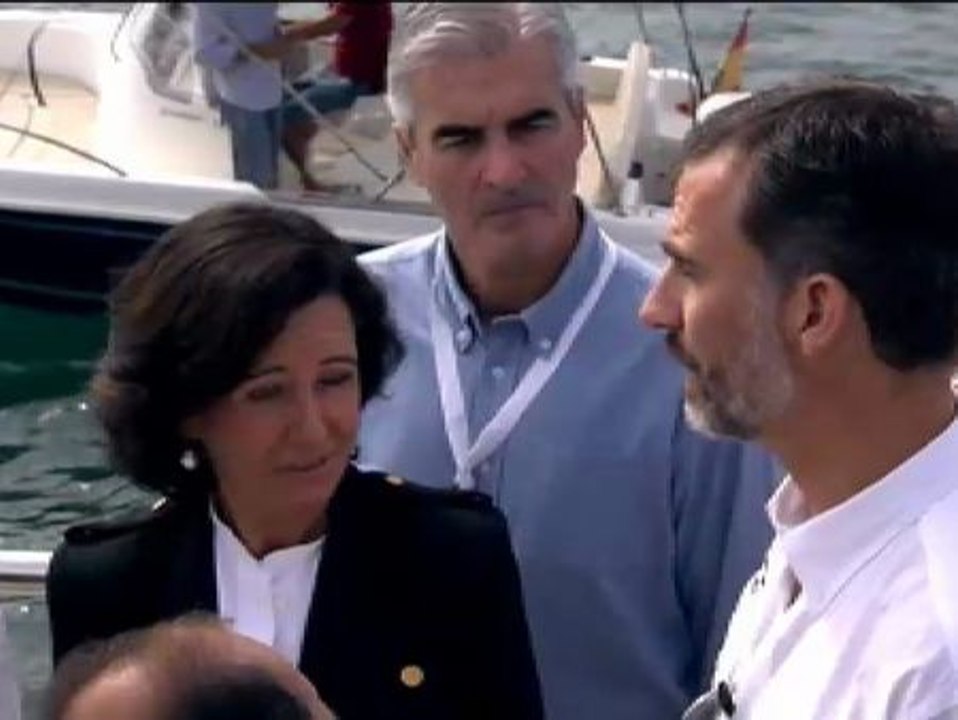 Ana Patricia Botín y el Rey visitan las instalaciones del Mundial de Vela