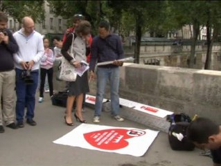 Sustituir candados por selfies para evitar que cedan los puentes de París