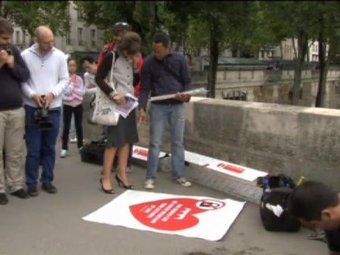 Sustituir candados por selfies para evitar que cedan los puentes de París