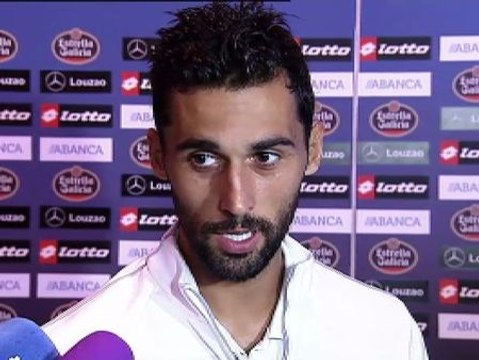 La plantilla del Real Madrid celebra su abultada victoria ante el Depor (2-0)