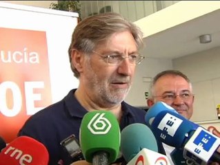 Pérez Tapias vota en Granada para "resituar" al partido en la izquierda