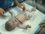 Cada vez más bebés mueren en los bombardeos