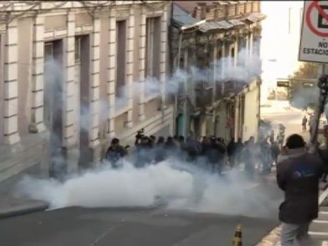 Policías bolivianos protestan por una mejora de salario
