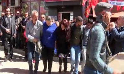 TKP'li Maçoğlu'ndan halaylı kutlama